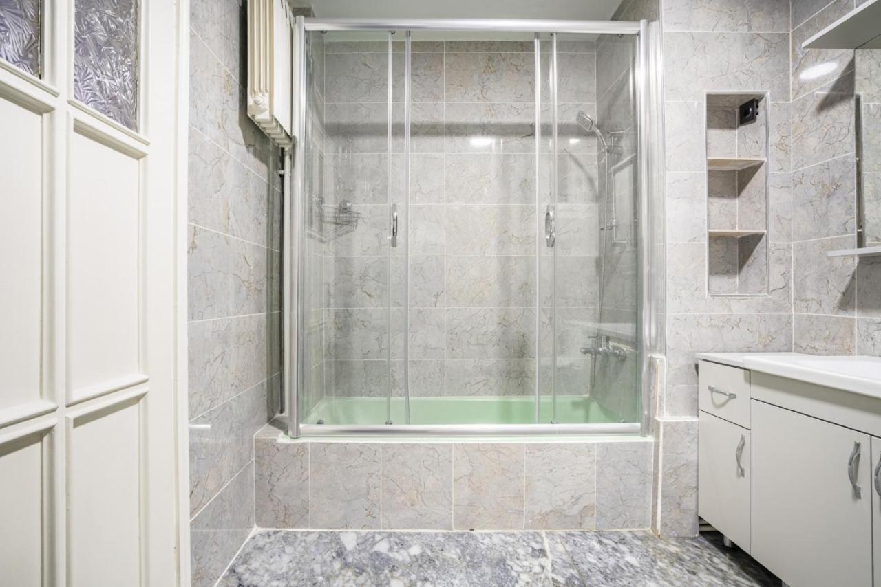 Spacious Flat Near Caddebostan Coast Apartment Истанбул Екстериор снимка